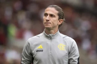 Filipe Luis Tantang Chelsea